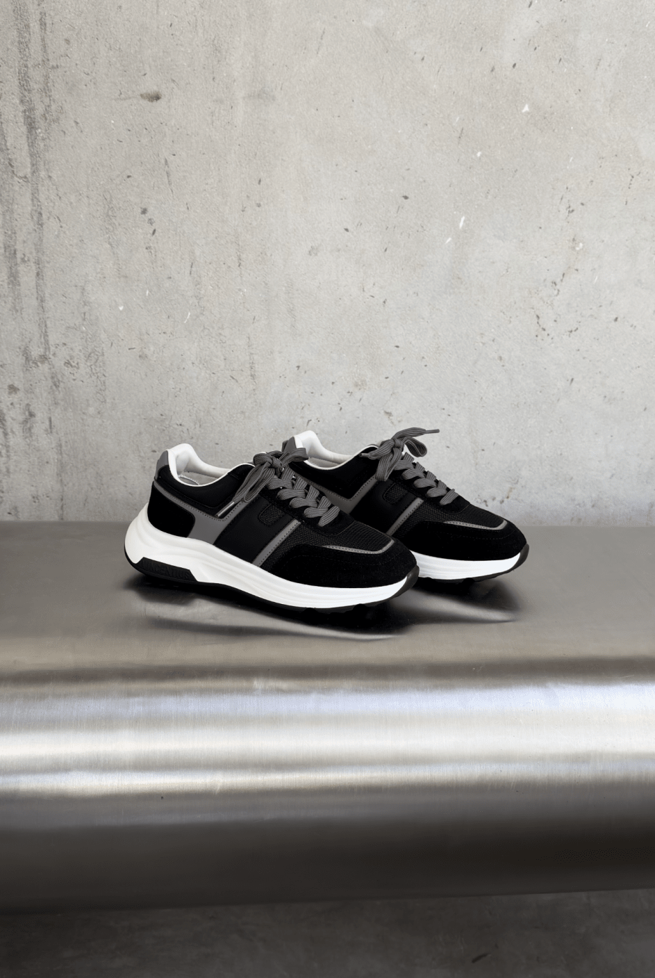 Boys V001 Runner - Black/Grey - Vincentius