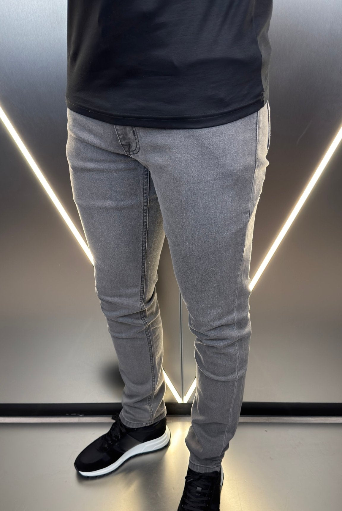 Classic Edition Tailored Fit Jean - Dark Grey - Vincentius