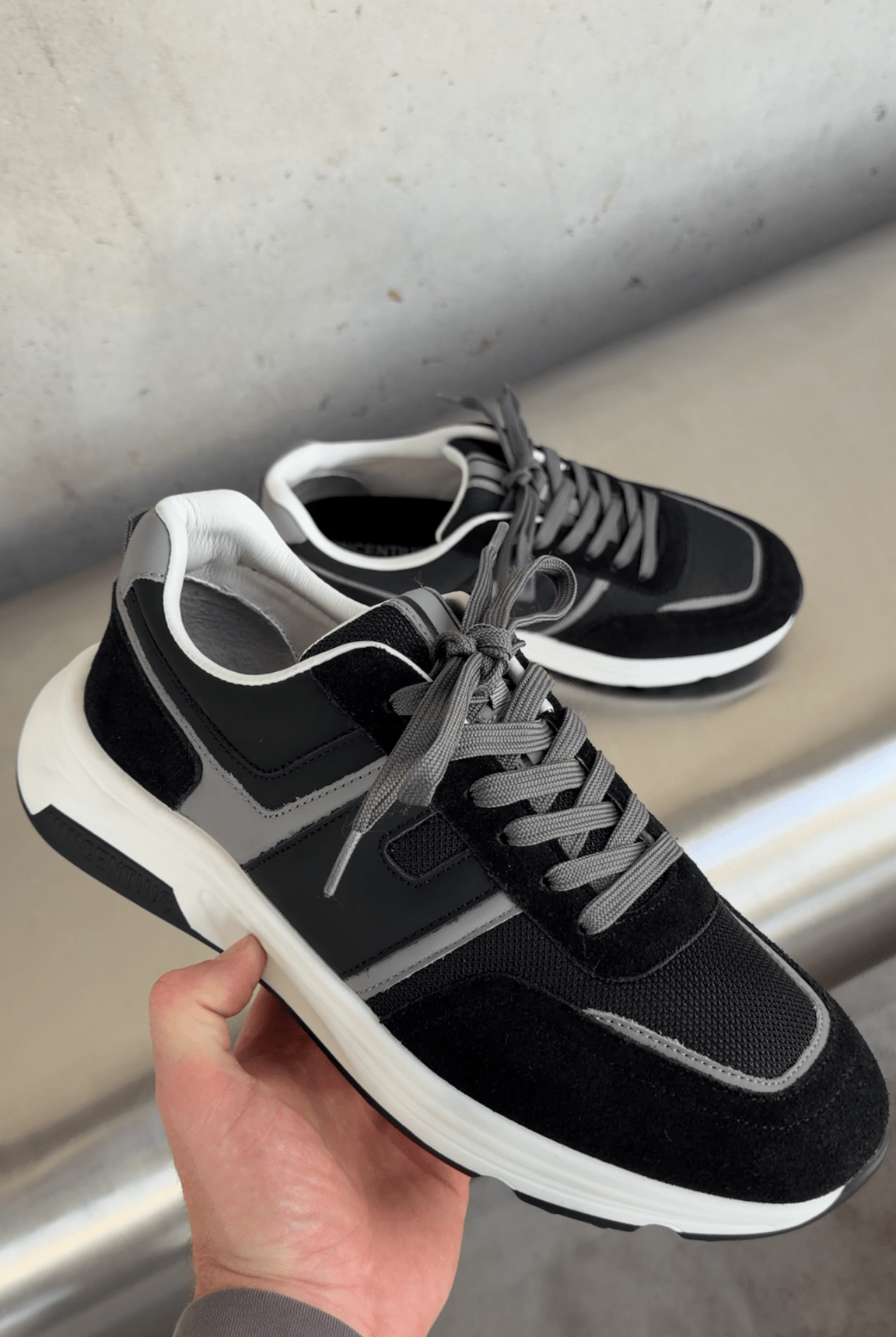 V001 Runner - Black/Grey - Vincentius