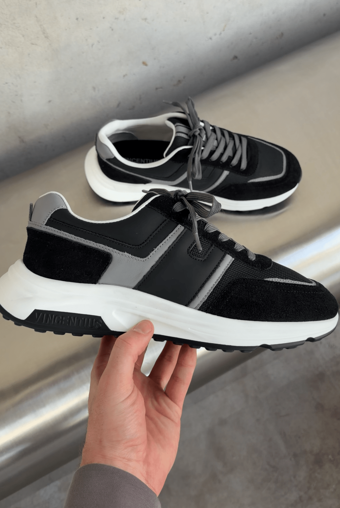 V001 Runner - Black/Grey - Vincentius