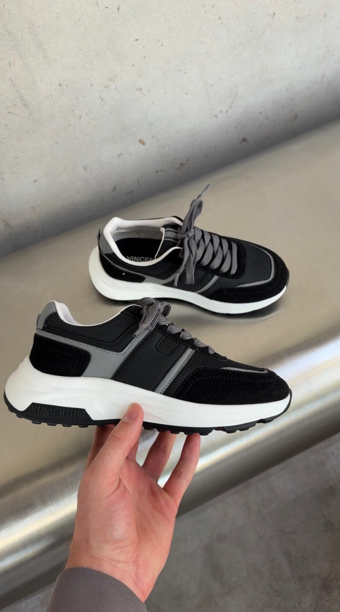 Boys V001 Runner - Black/Grey - Vincentius