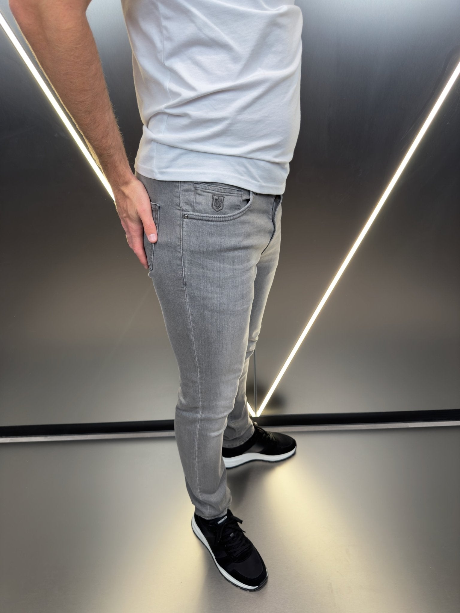 Classic Edition Tailored Fit Jean - Light Grey - Vincentius