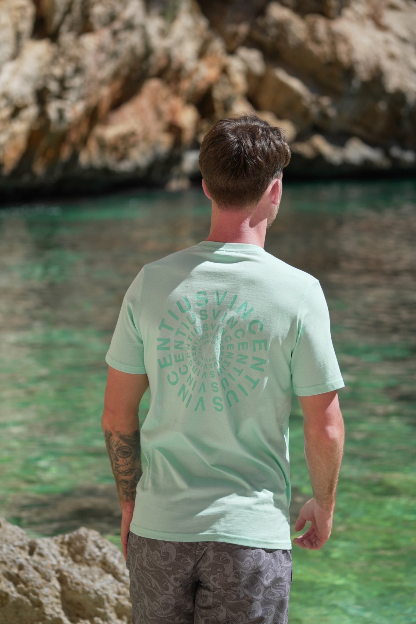 Luxe Resort Spoke V2 T-Shirt - Light Green - Vincentius