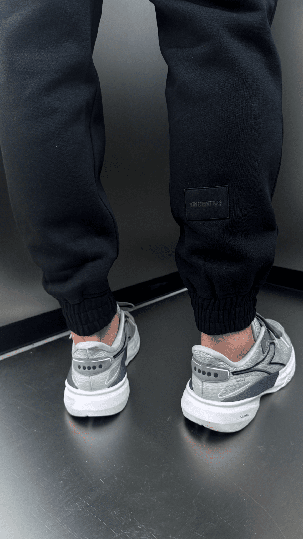 Tonal Badge Every Day Tracksuit - Black - Vincentius