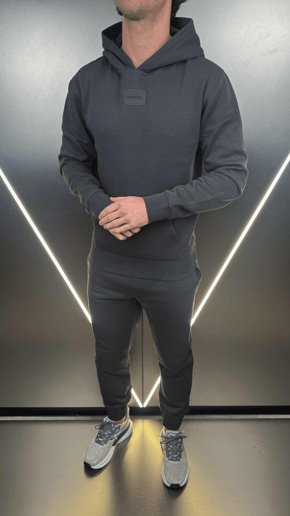 Tonal Badge Every Day Tracksuit - Charcoal - Vincentius