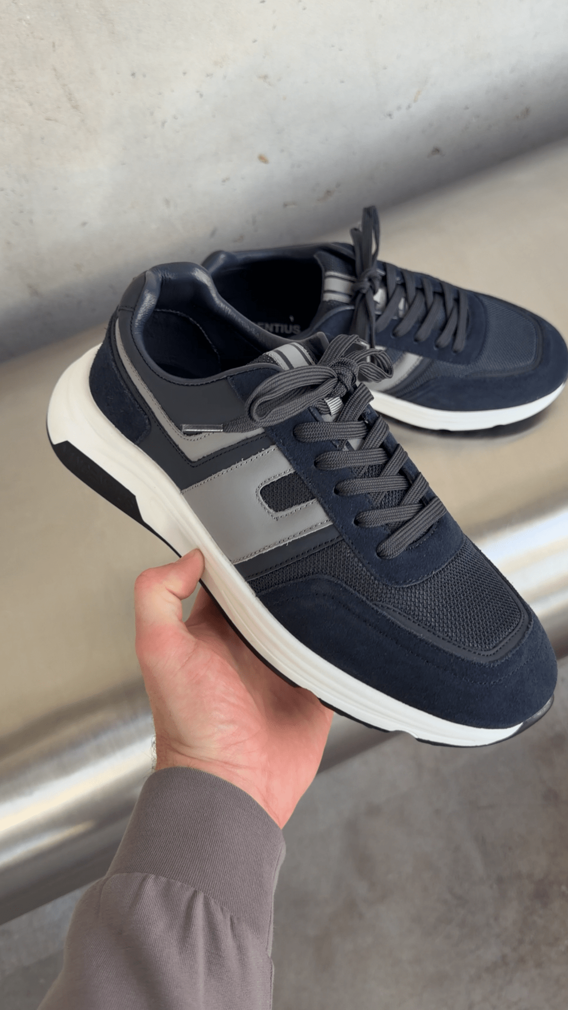 V001 Runner - Navy/Grey - Vincentius